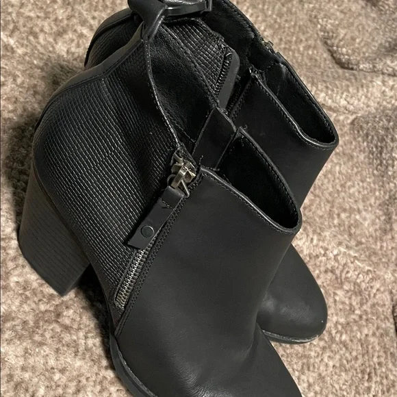 Universal Thread Black Ankle Booties - Picture 3 of 5